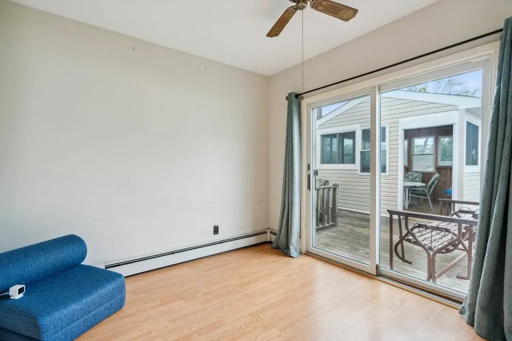 16 Edwards Lane E Blue Point NY 11715