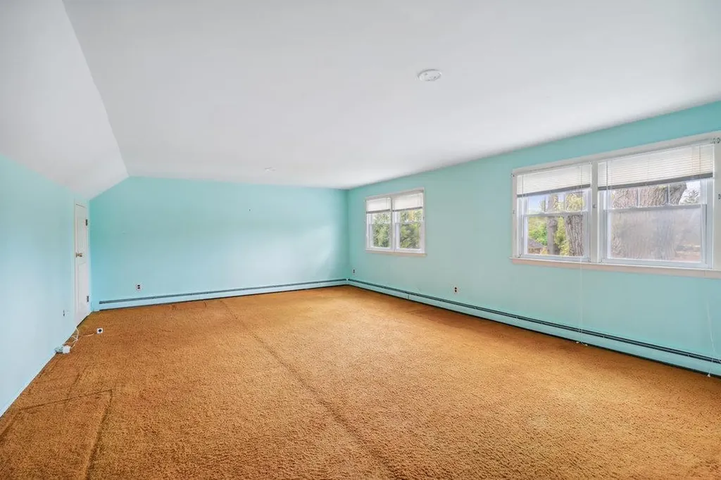 16 Edwards Lane E Blue Point NY 11715