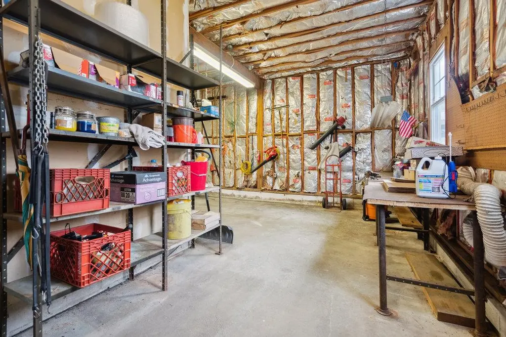 16 Edwards Lane E Blue Point NY 11715