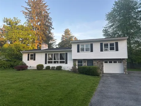 32 Lawrence Road Hyde Park NY 12538