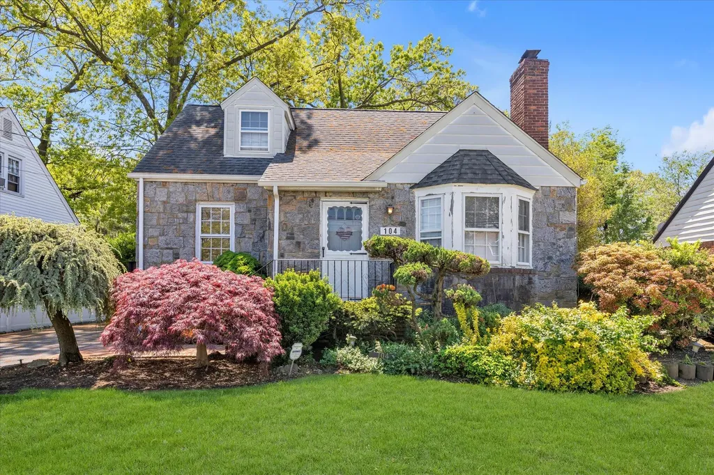 104 E Fenimore Street Valley Stream NY 11580