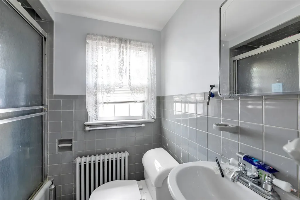 104 E Fenimore Street Valley Stream NY 11580