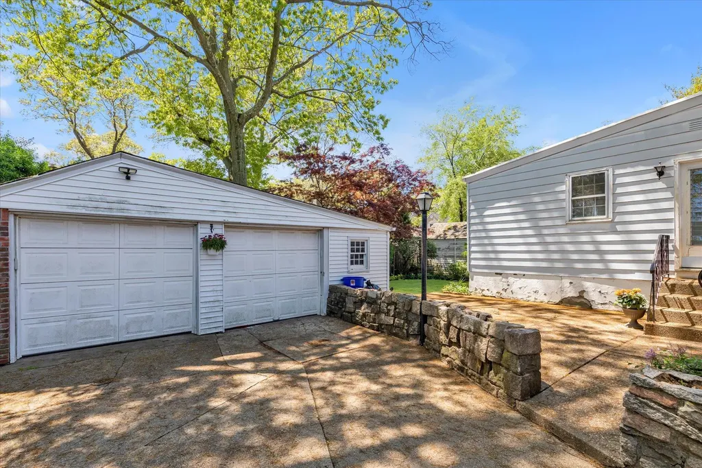 104 E Fenimore Street Valley Stream NY 11580