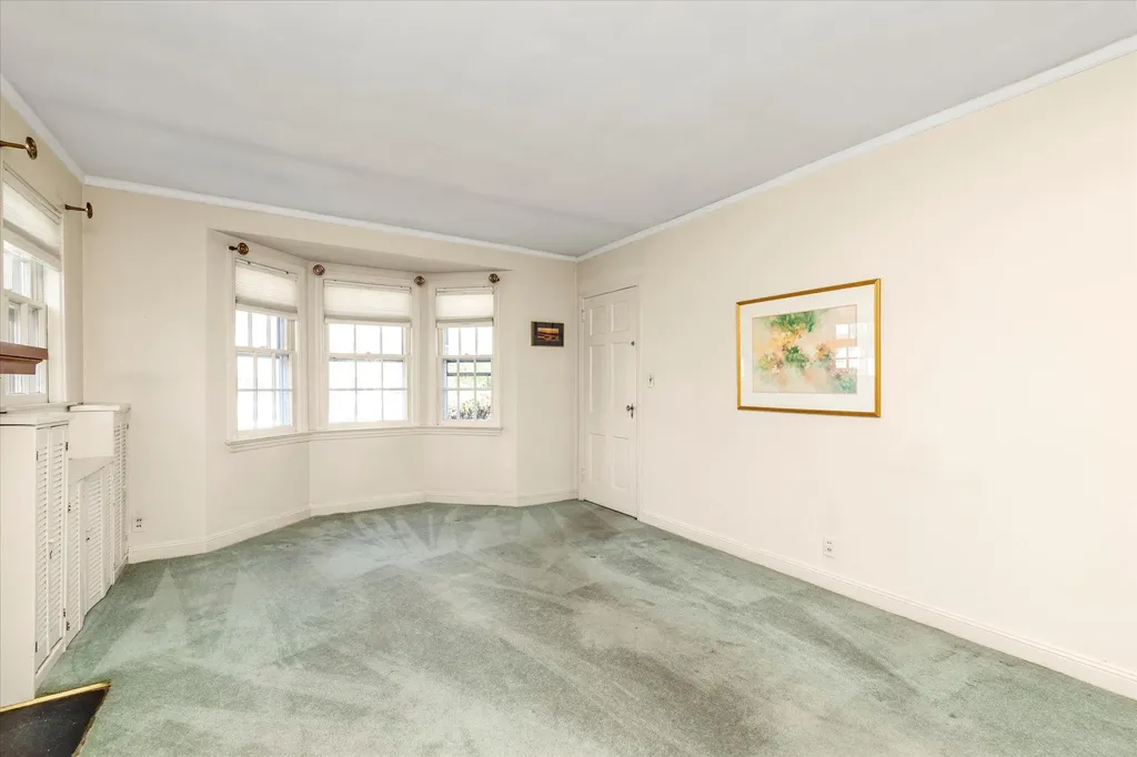 104 E Fenimore Street Valley Stream NY 11580