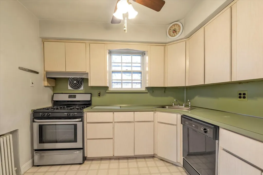 104 E Fenimore Street Valley Stream NY 11580