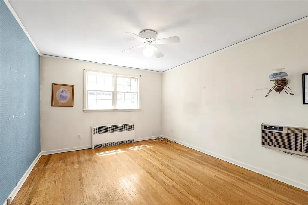 104 E Fenimore Street Valley Stream NY 11580