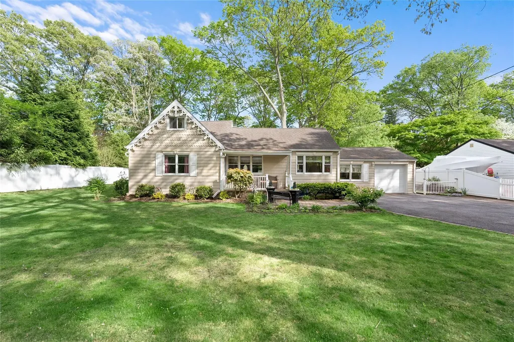 10 Lynch Lane Smithtown NY 11787