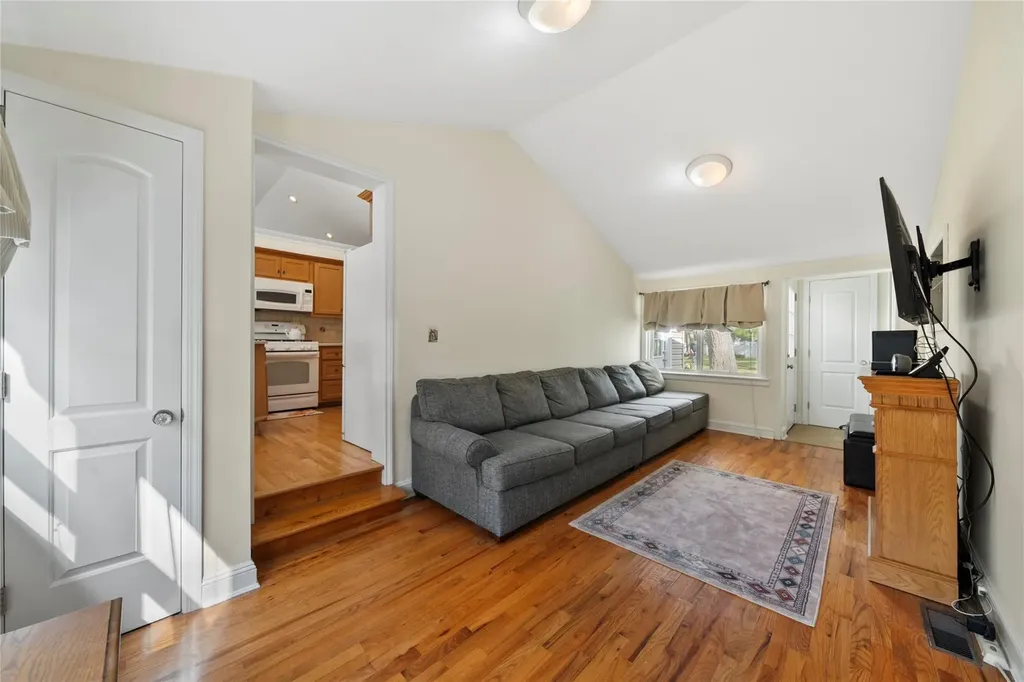 10 Lynch Lane Smithtown NY 11787