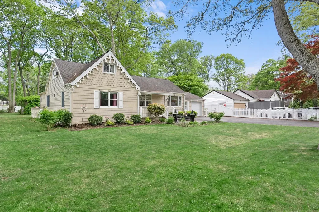 10 Lynch Lane Smithtown NY 11787