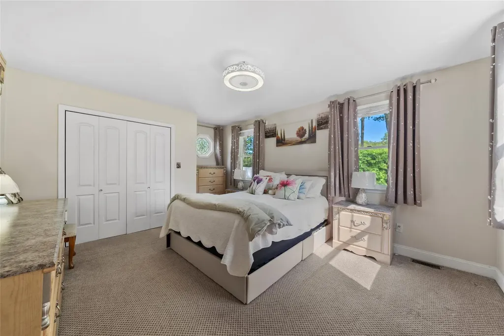 10 Lynch Lane Smithtown NY 11787