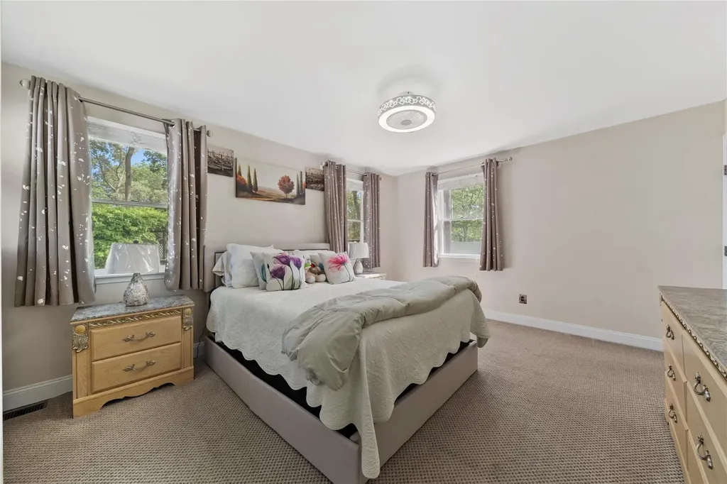 10 Lynch Lane Smithtown NY 11787