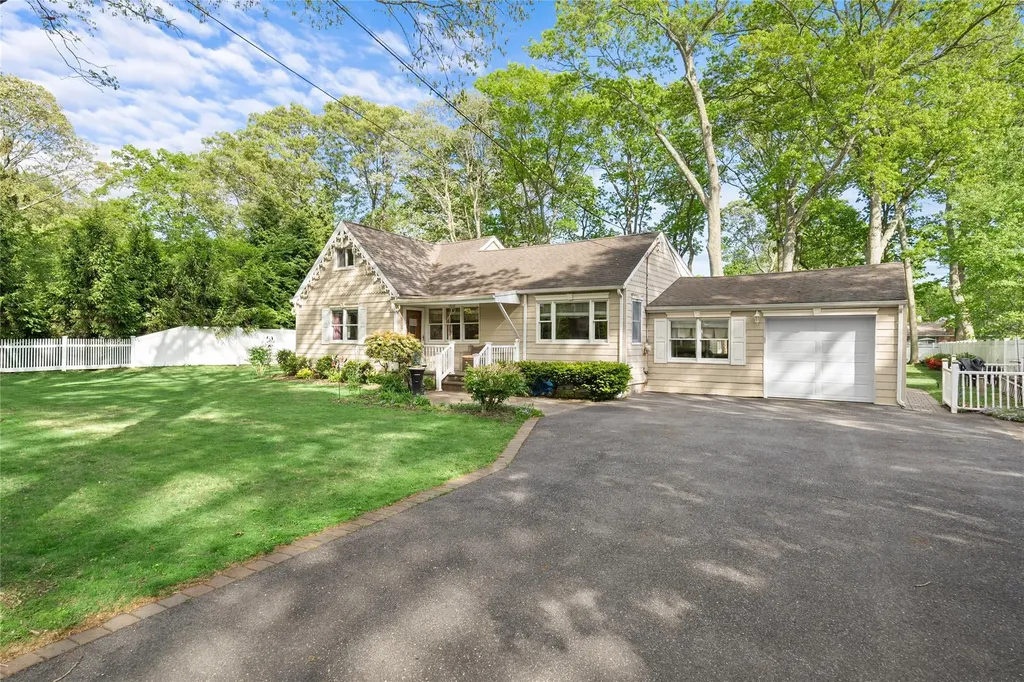 10 Lynch Lane Smithtown NY 11787