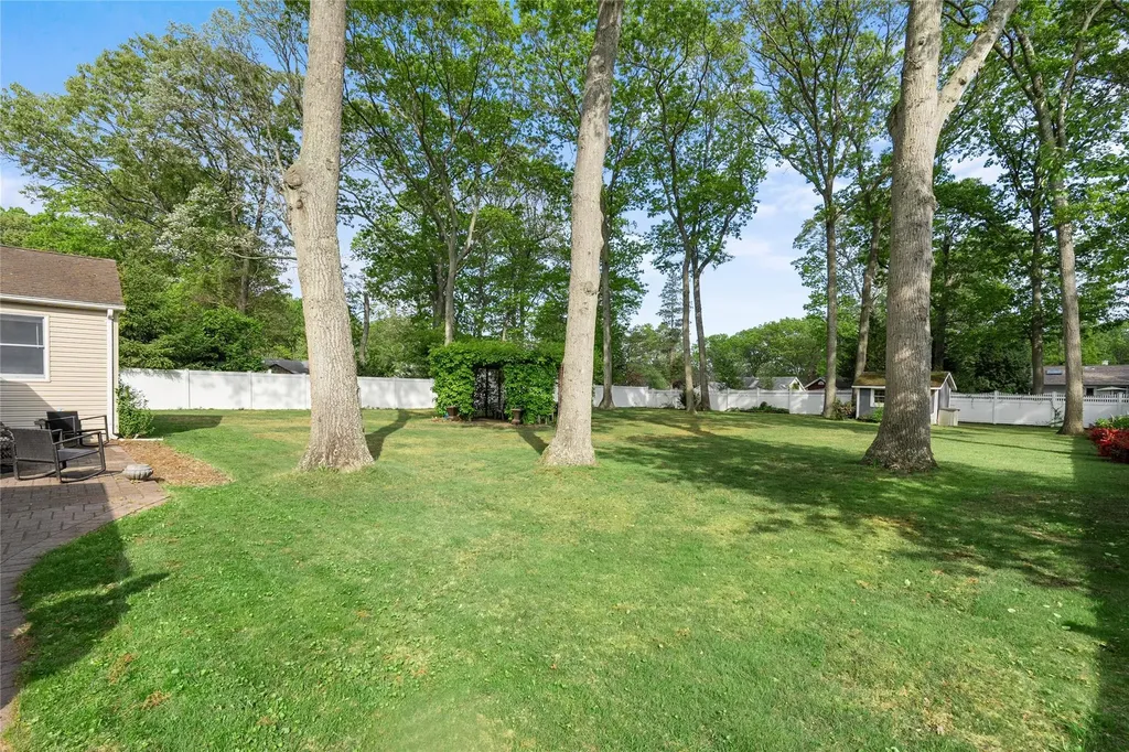 10 Lynch Lane Smithtown NY 11787