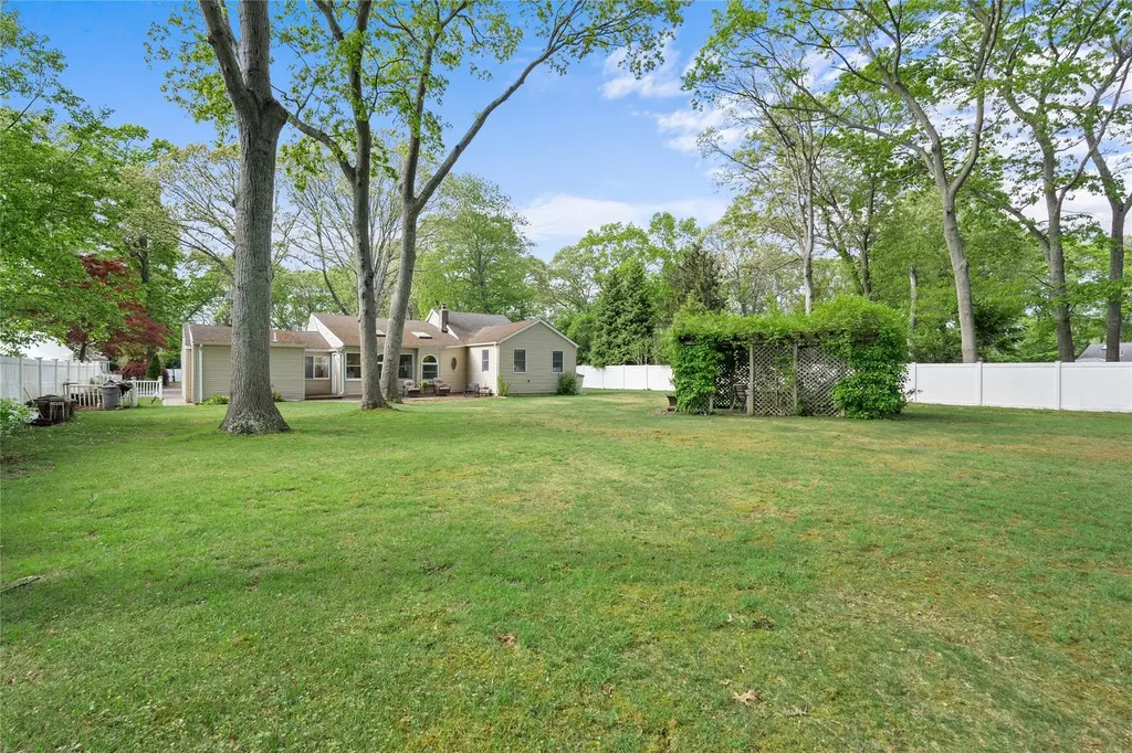 10 Lynch Lane Smithtown NY 11787