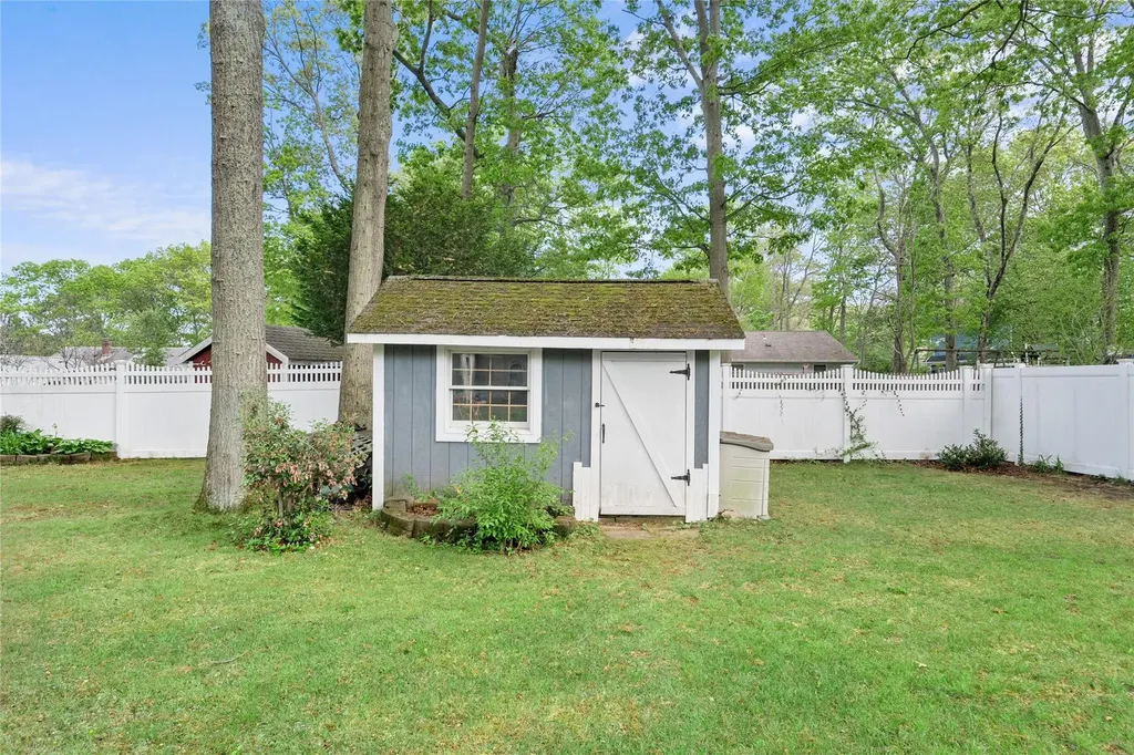 10 Lynch Lane Smithtown NY 11787