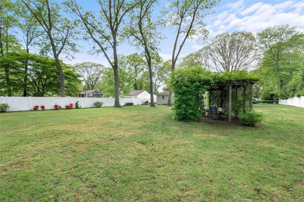 10 Lynch Lane Smithtown NY 11787