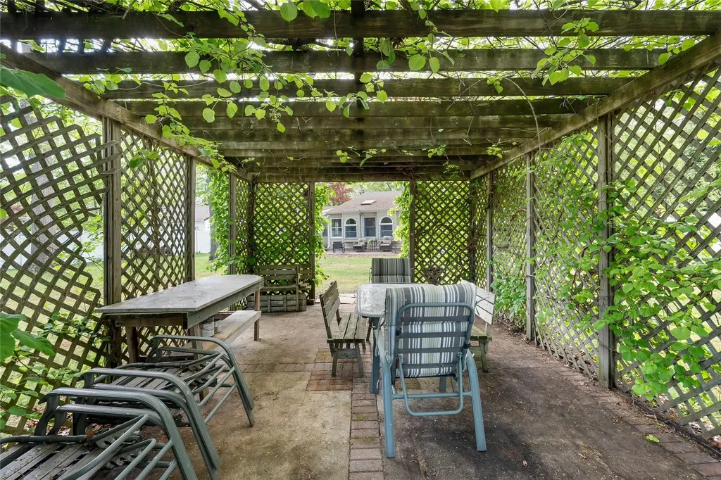 10 Lynch Lane Smithtown NY 11787