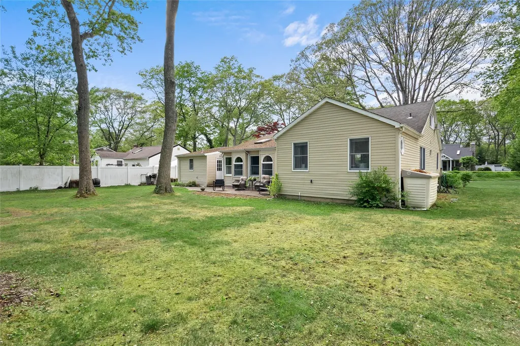 10 Lynch Lane Smithtown NY 11787