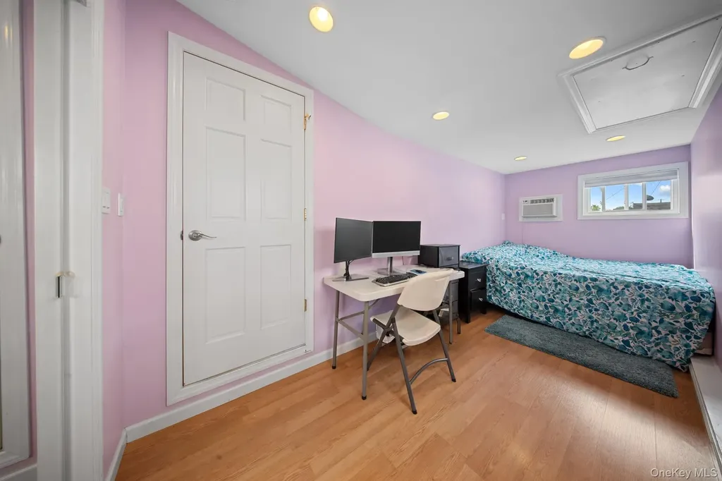 21 Peter Lane Plainview NY 11803
