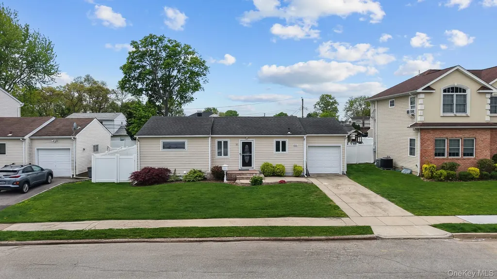 21 Peter Lane Plainview NY 11803
