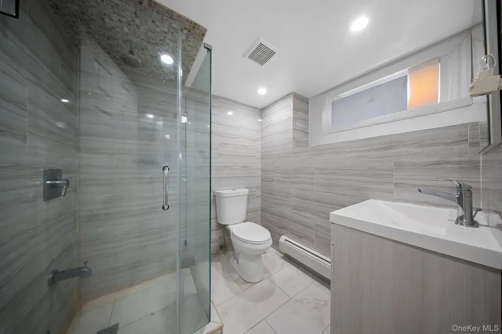 21 Peter Lane Plainview NY 11803
