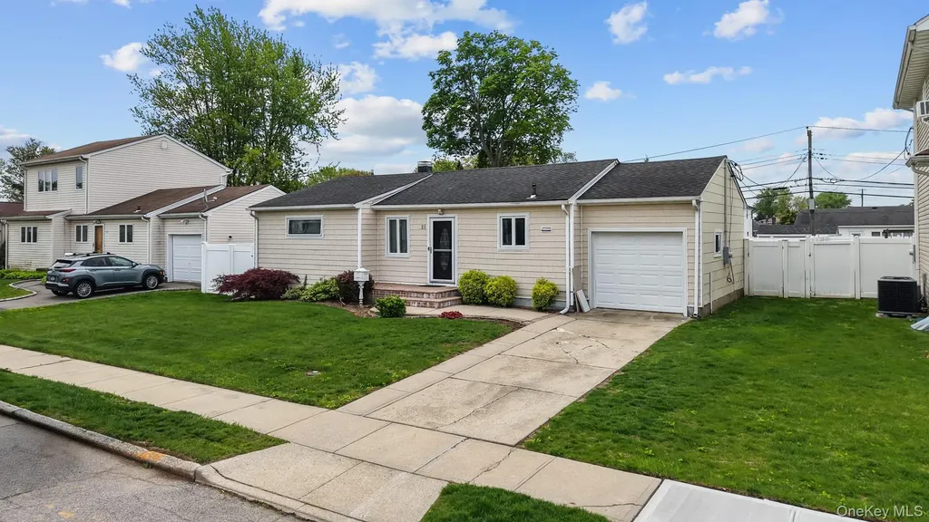 21 Peter Lane Plainview NY 11803