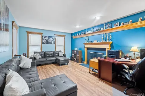 21 Victoria Lane Manorville NY 11949