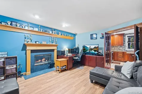 21 Victoria Lane Manorville NY 11949