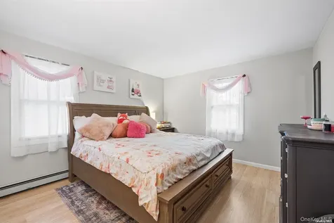 21 Victoria Lane Manorville NY 11949