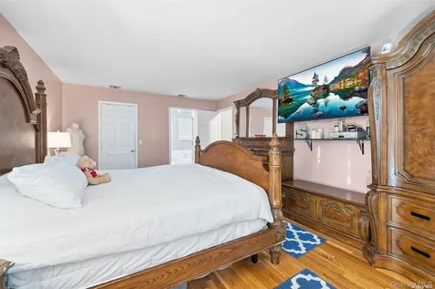 21 Victoria Lane Manorville NY 11949