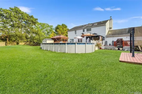 21 Victoria Lane Manorville NY 11949