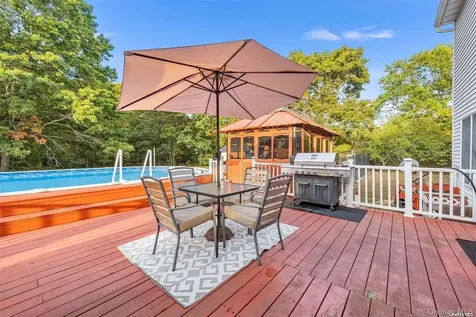 21 Victoria Lane Manorville NY 11949