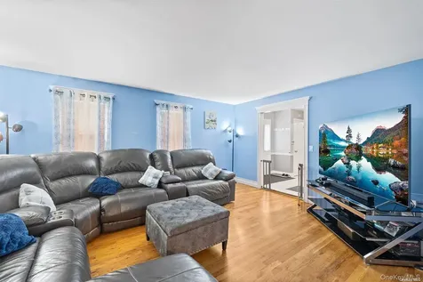 21 Victoria Lane Manorville NY 11949