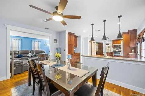 21 Victoria Lane Manorville NY 11949