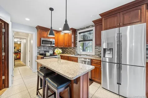 21 Victoria Lane Manorville NY 11949