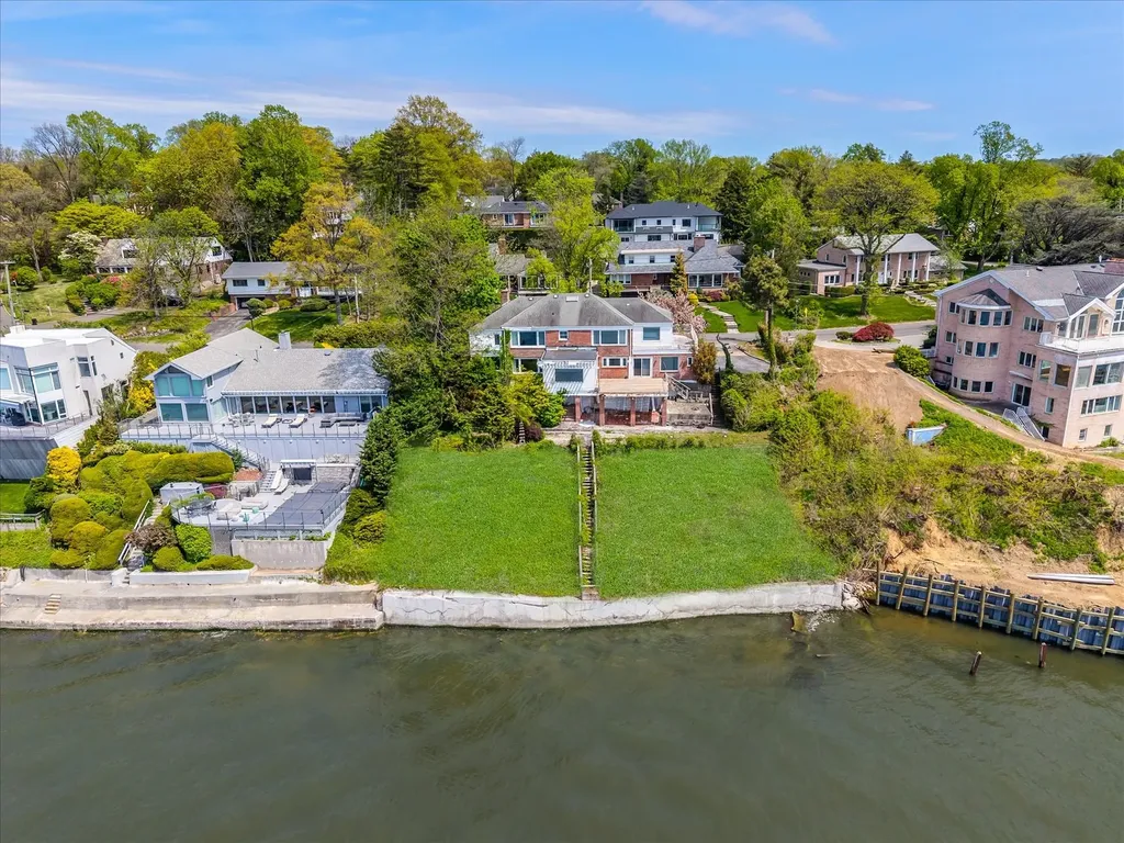 22 Shorecliff Place Great Neck NY 11023