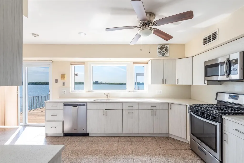 22 Shorecliff Place Great Neck NY 11023