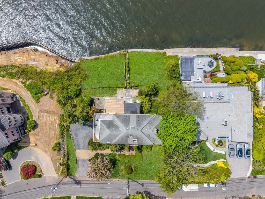 22 Shorecliff Place Great Neck NY 11023
