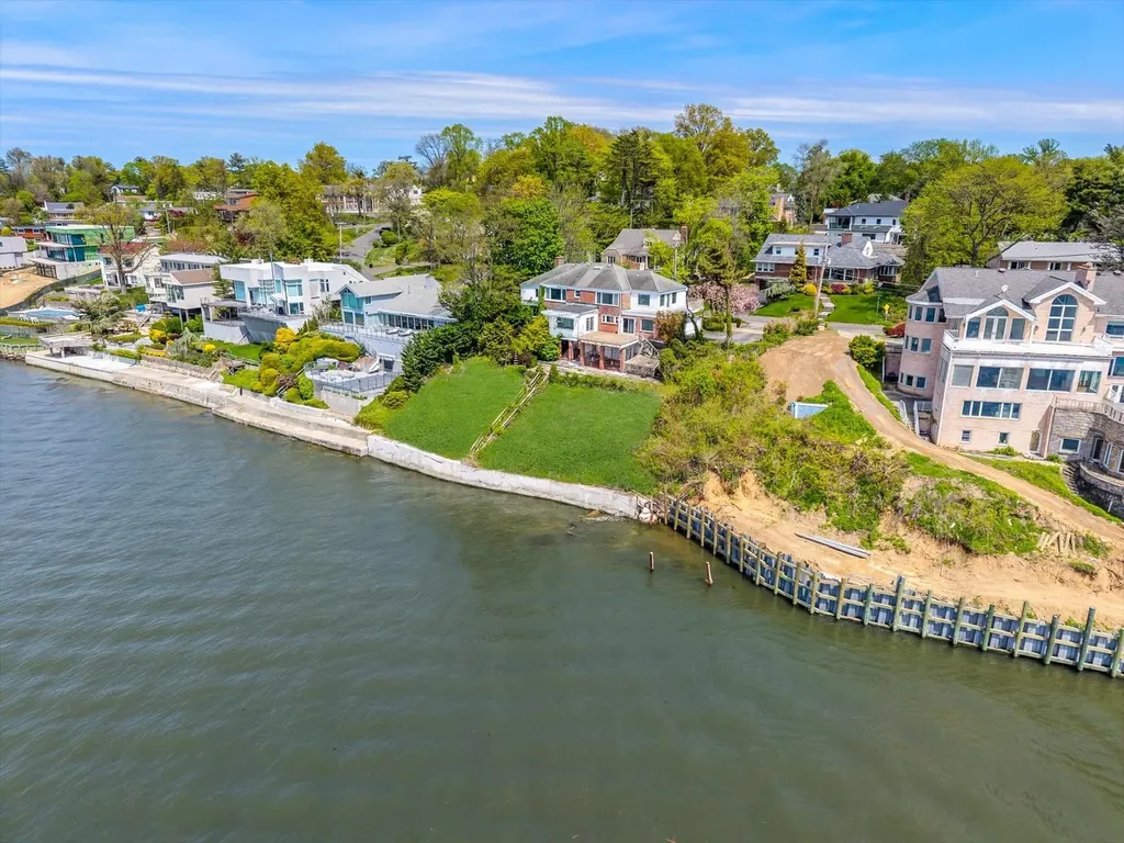 22 Shorecliff Place Great Neck NY 11023
