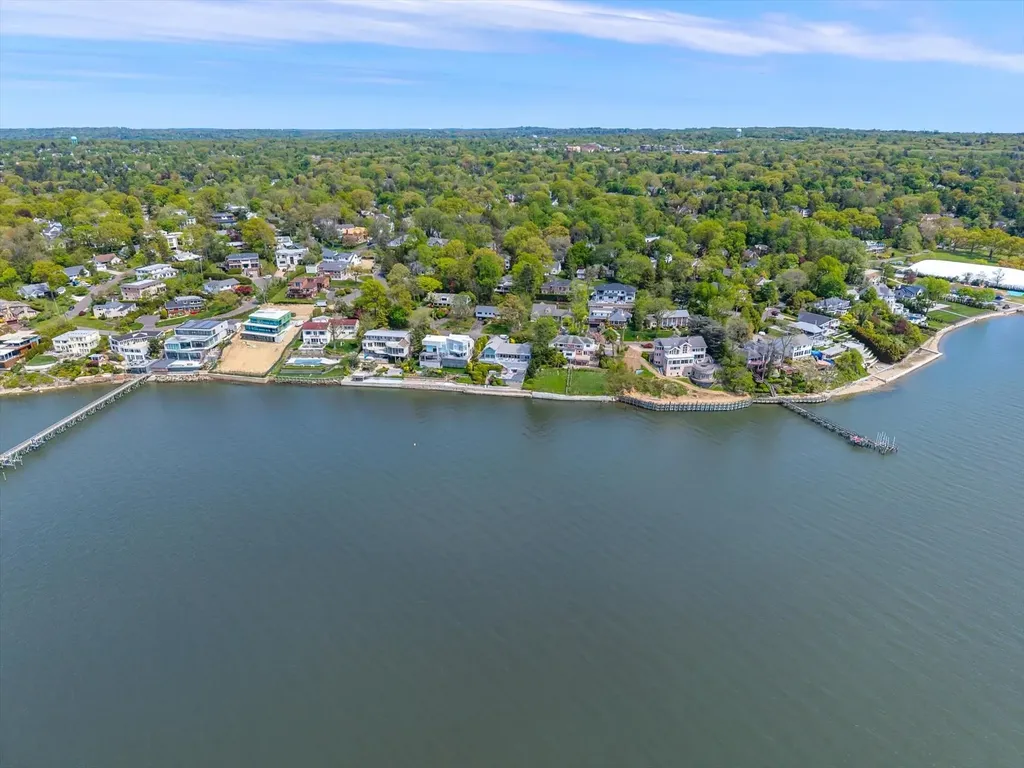 22 Shorecliff Place Great Neck NY 11023