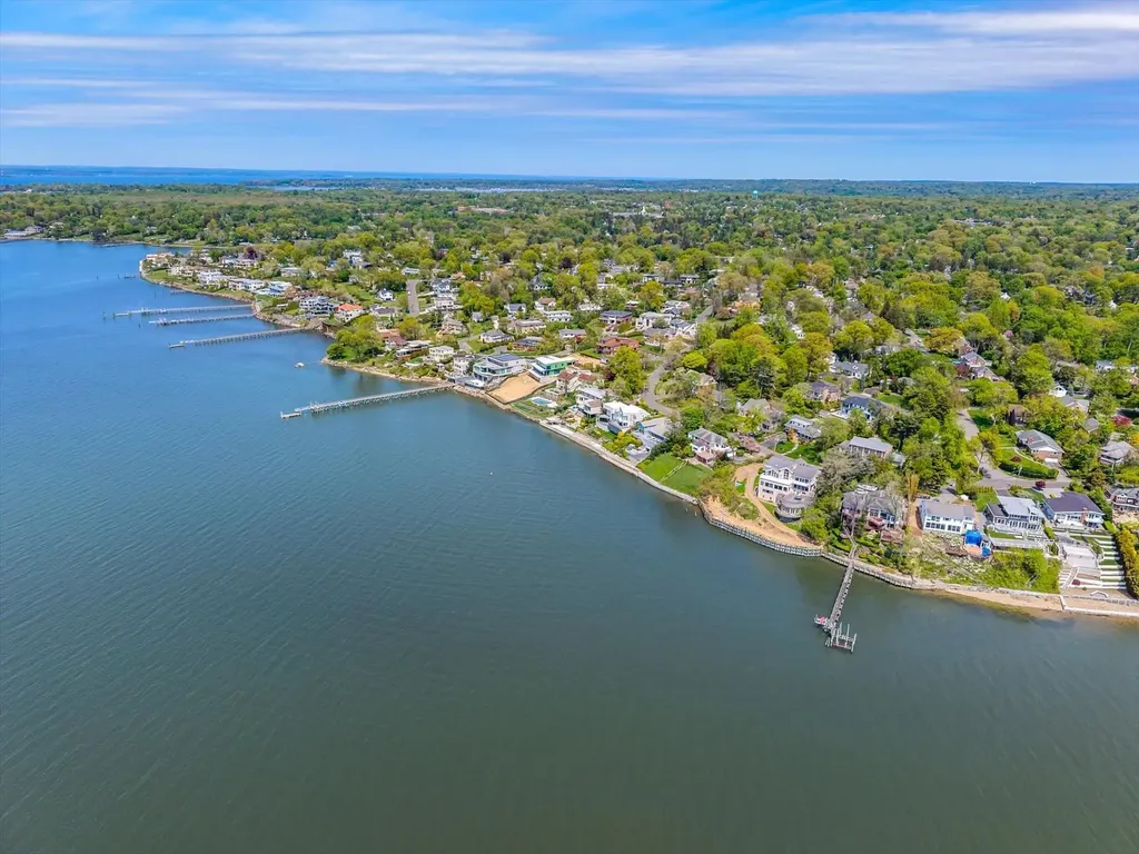 22 Shorecliff Place Great Neck NY 11023