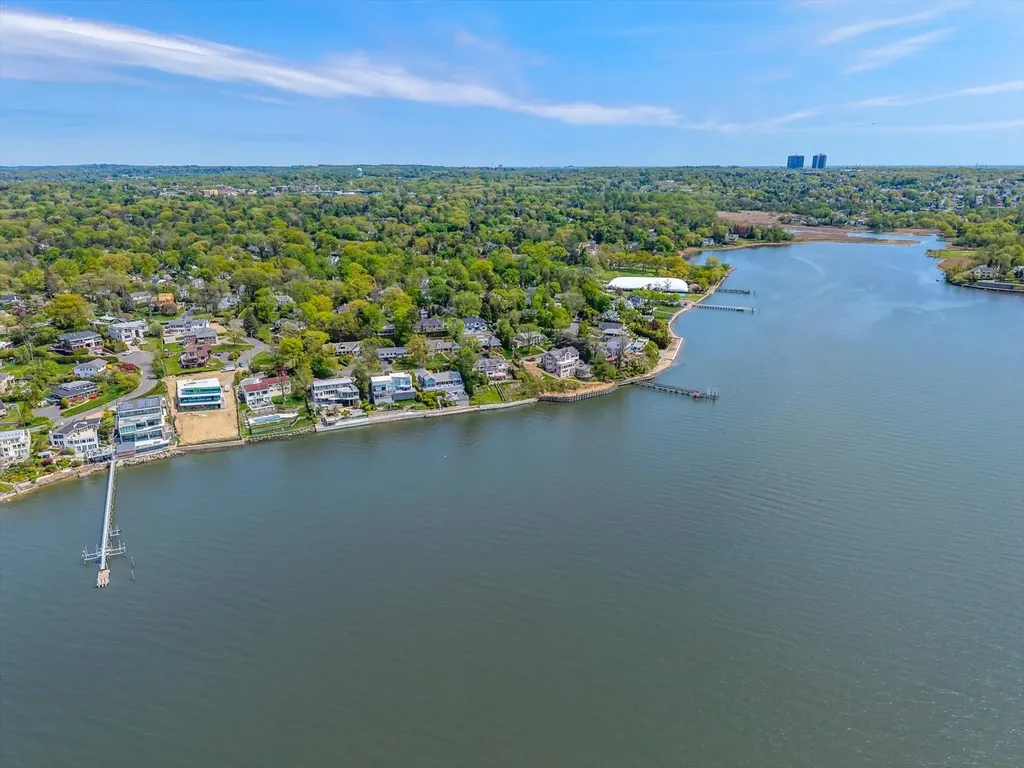 22 Shorecliff Place Great Neck NY 11023