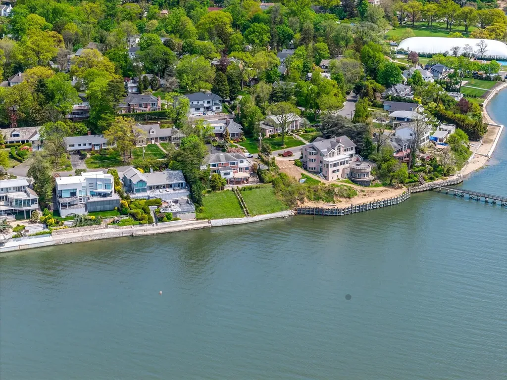 22 Shorecliff Place Great Neck NY 11023