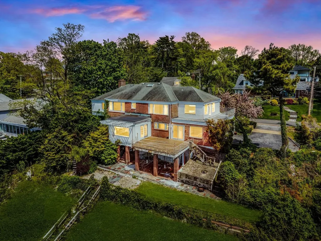22 Shorecliff Place Great Neck NY 11023