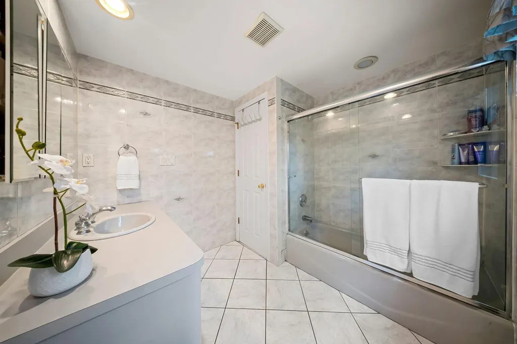1620 East Drive Merrick NY 11566