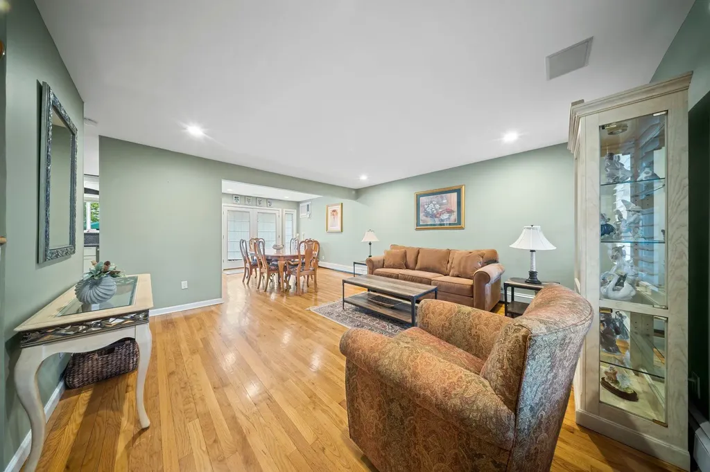 1620 East Drive Merrick NY 11566