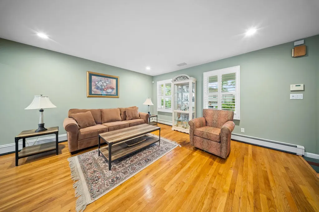 1620 East Drive Merrick NY 11566
