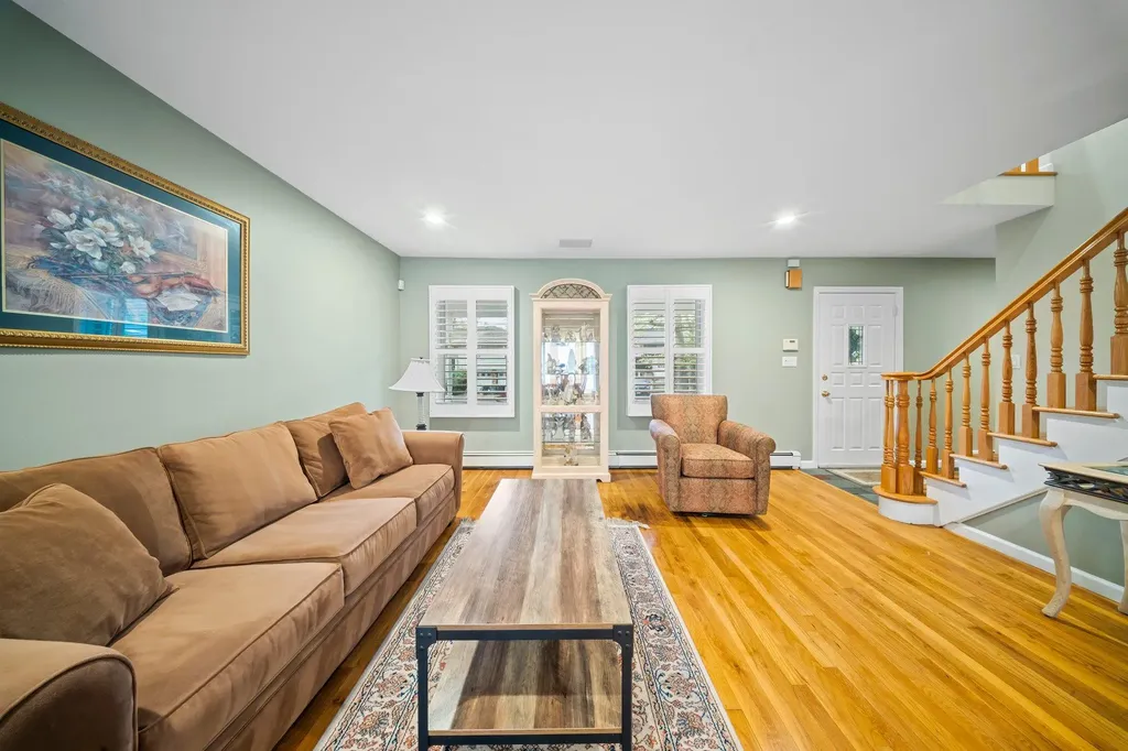 1620 East Drive Merrick NY 11566