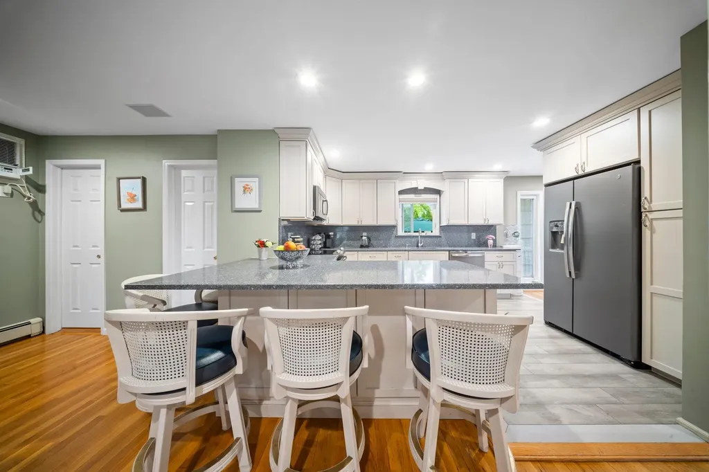 1620 East Drive Merrick NY 11566