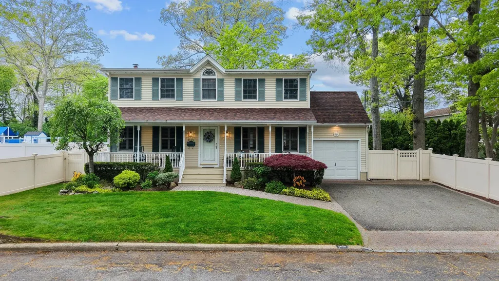 1620 East Drive Merrick NY 11566